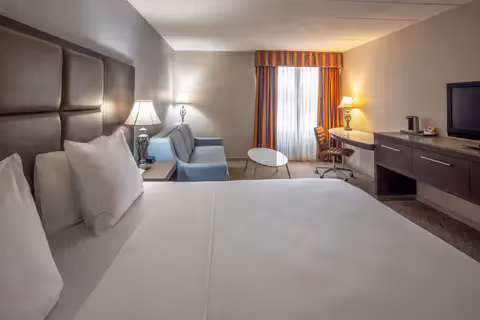 King bed guest room at Radisson Hotel Hauppauge, NY